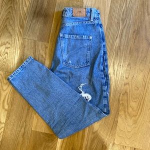 Zara Distressed Mom Jean - Size: 02